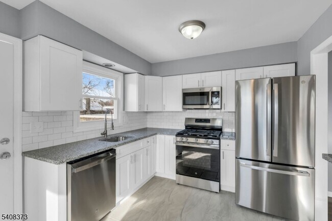 Building Photo - 415 Highland Pl