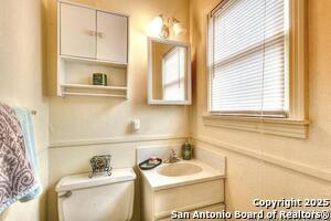 Building Photo - 460 Comal Ave