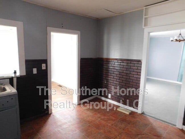 Building Photo - 1402 Broad St