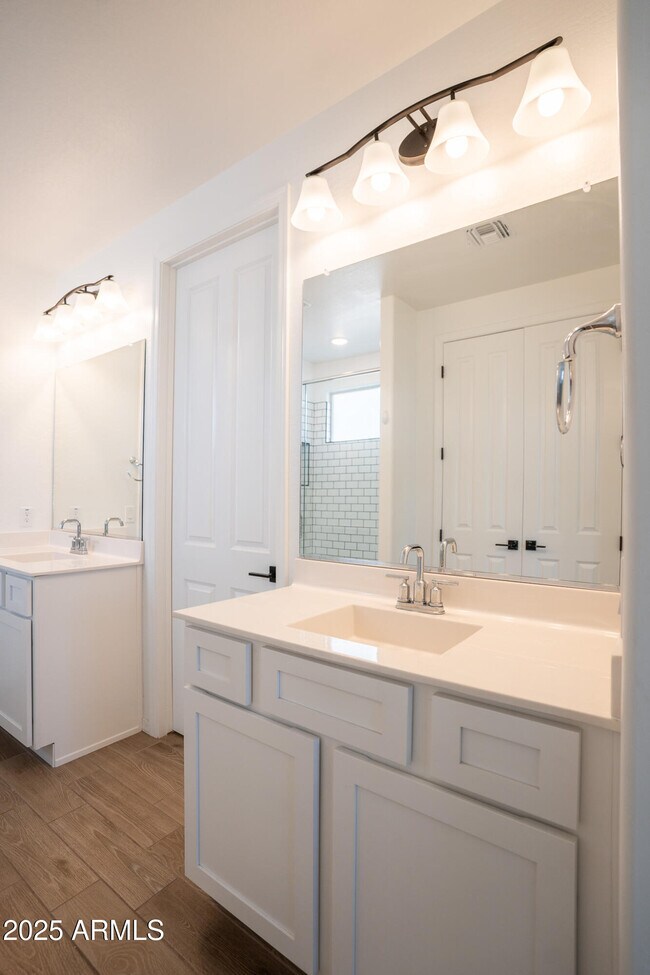 Building Photo - 4368 N Pioneer Dr