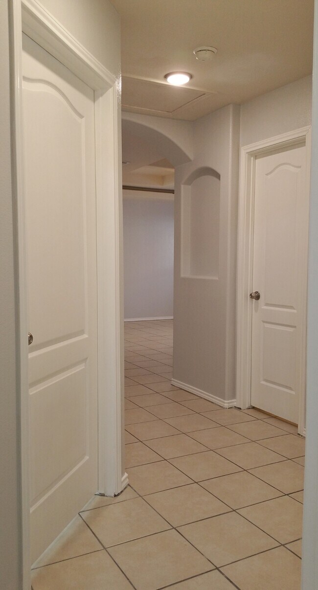 Building Photo - 1900 W Douglas St