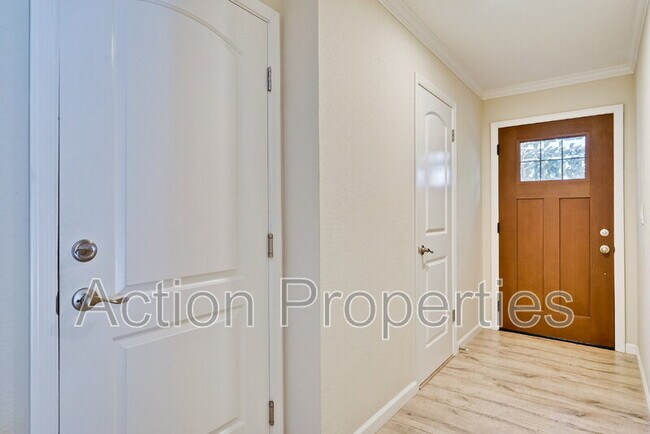 Building Photo - 135 Brenton Ct