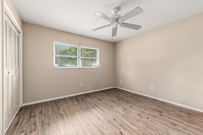 Building Photo - 925 SE Osceola St
