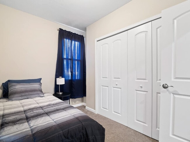 Building Photo - 1415 W 57th St