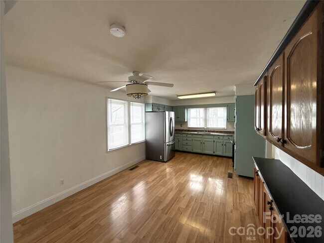 Building Photo - 3628 Brooks Ln