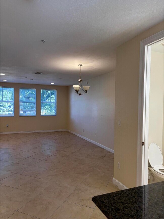Building Photo - 590 Amador Ln
