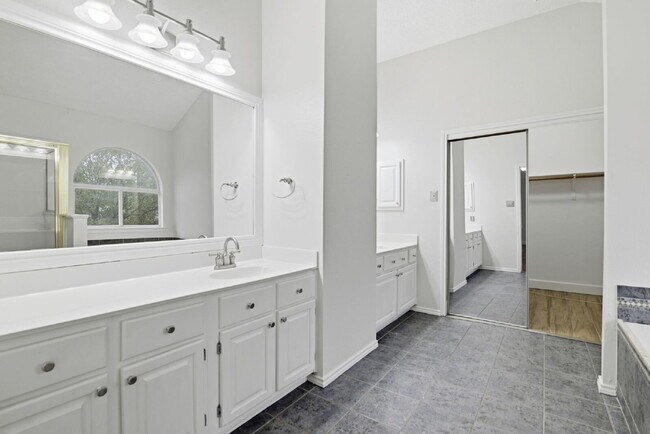 Building Photo - Modern Living Near UTSA/USAA: Quiet Cul-de-Sac with BONUS Space