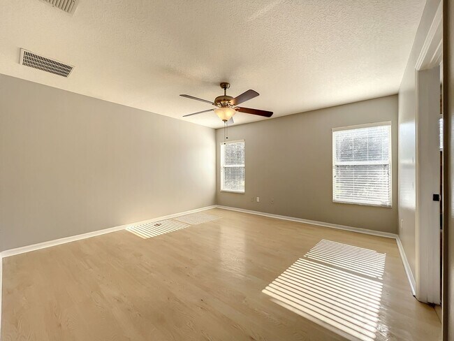 Building Photo - Clubside Pointe