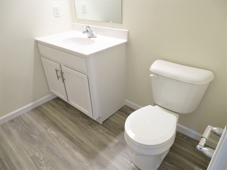 Building Photo - 349 Cedar Holw