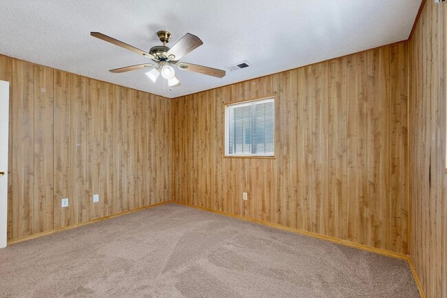 Building Photo - 1012 San Pedro Dr SE
