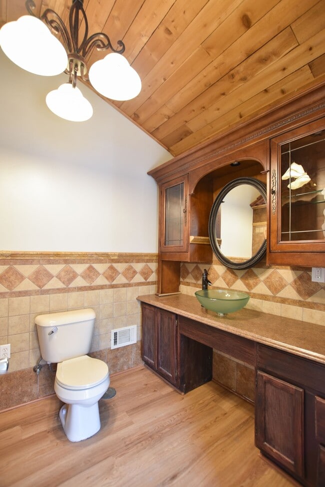 Building Photo - 2467 S 700 E