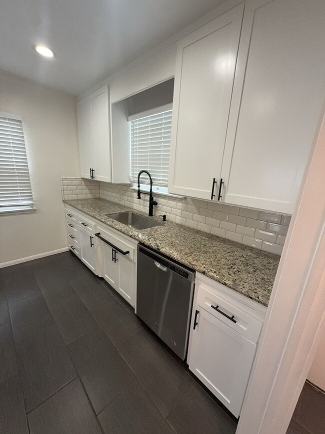 Building Photo - 12556 Everglade St