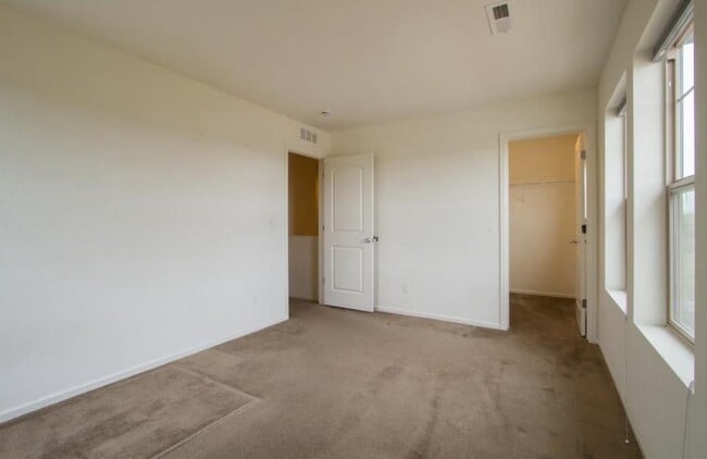 Building Photo - Welcome to Your Dream Home in West Arvada!