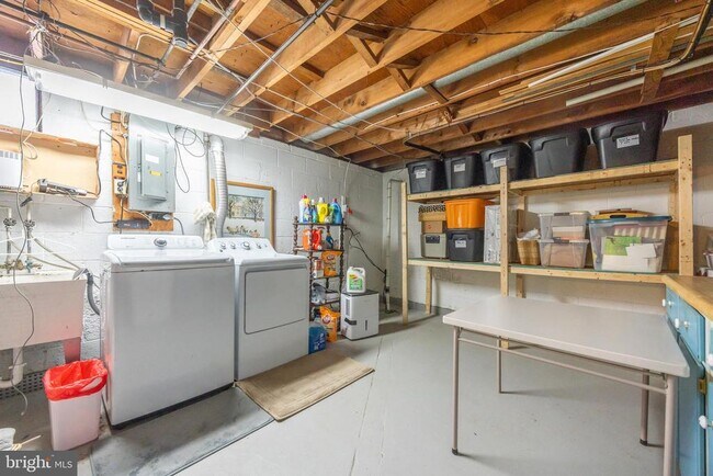 Building Photo - 120 Marta Dr