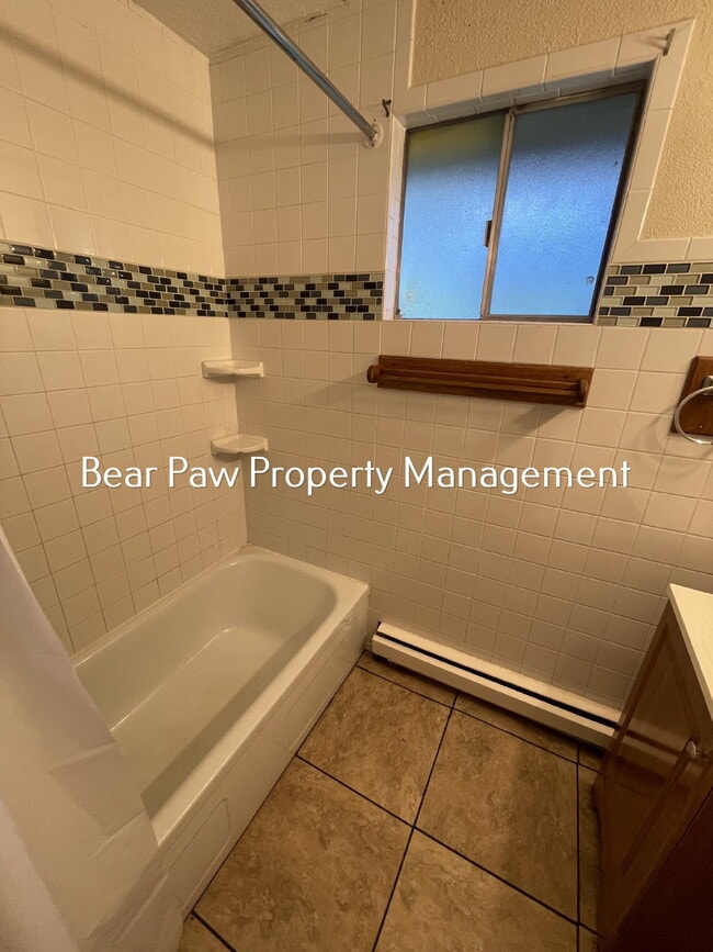 Building Photo - Cute upper level duplex in Kittredge!!