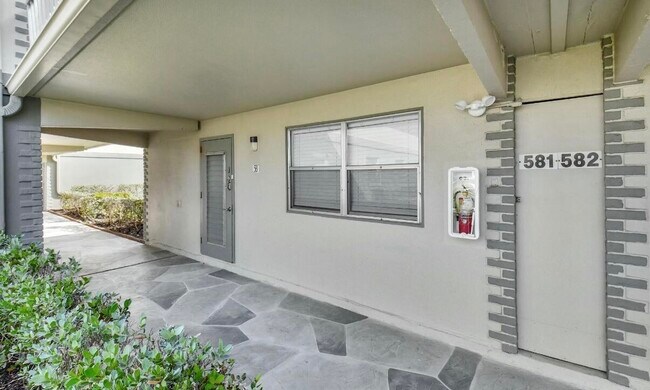 Building Photo - 581 Monaco Way