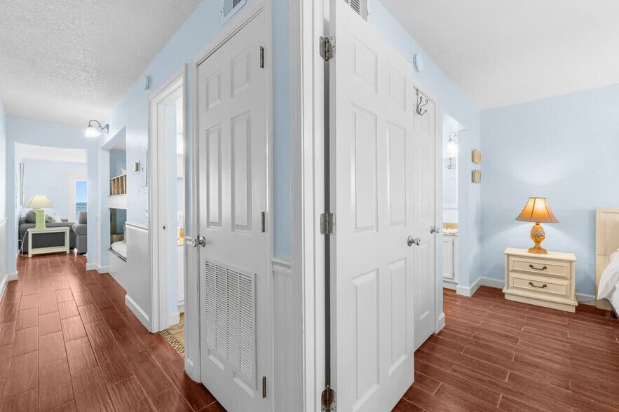 Building Photo - 8743 Thomas Dr