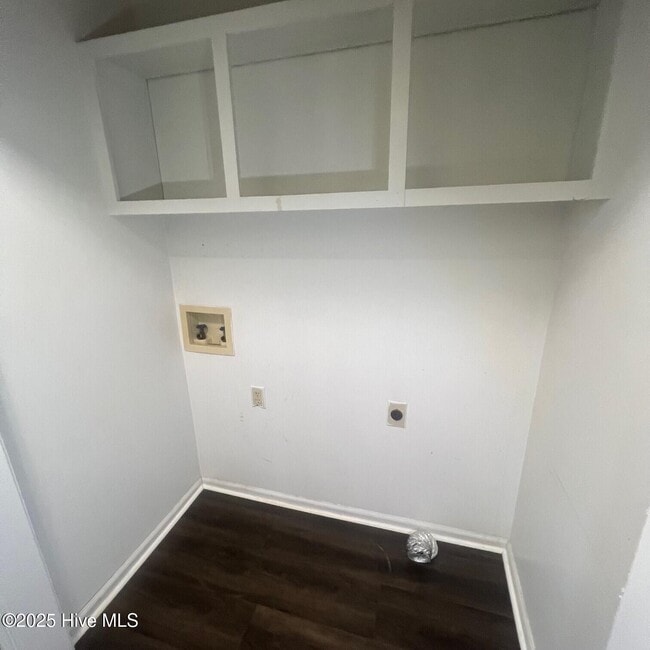 Building Photo - 1303 Cedar Ln