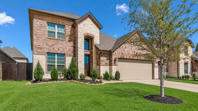 Building Photo - 4411 Woodridge Dr