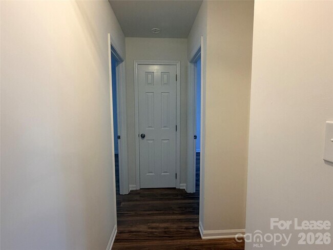 Building Photo - 5917 Crape Myrtle Ln