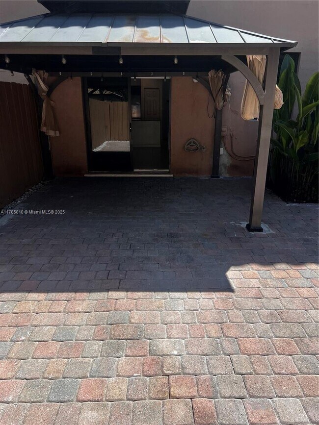 Building Photo - 152 SE 37th Ter