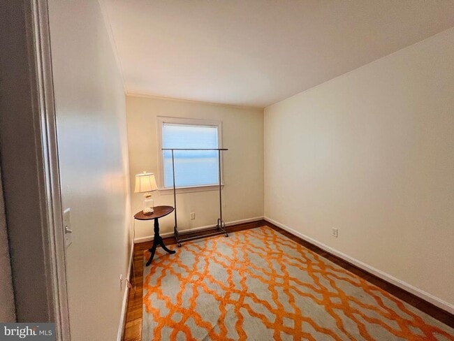 Building Photo - 3214 Riverview Dr