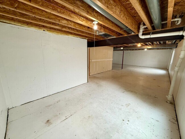 Building Photo - Ranch Style Home Located on Dead-End Street, Easy Access to I-25