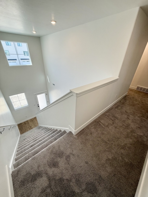 Building Photo - 564 1860 N