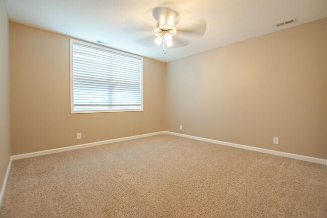Building Photo - Pet Friendly Three Bedroom!
