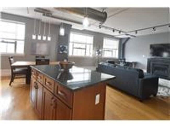 Building Photo - 4901 Washington Boulevard 4B