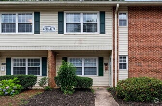 Building Photo - "Charming 2-Bed Condo in Greensboro with S...