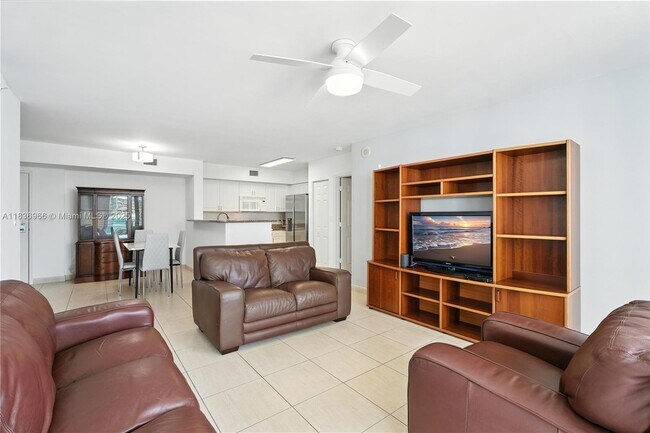 Building Photo - 1155 Brickell Bay Dr