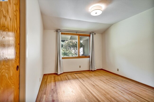 Building Photo - 613 Huntleigh Dr