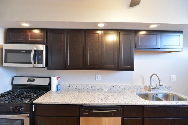 Building Photo - 3241 N Damen Ave