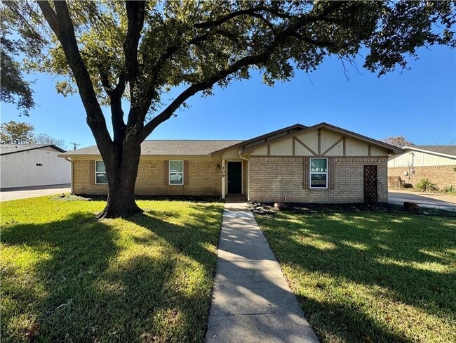 Primary Photo - Charming Single Family Home In Hewitt, TX ...