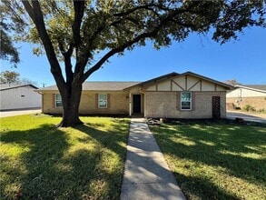 Building Photo - Charming Single Family Home In Hewitt, TX ...