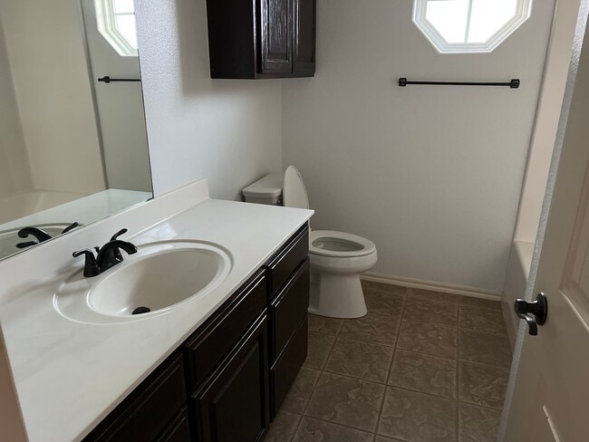 Building Photo - functionality, style, and comfort—3 Bedroo...