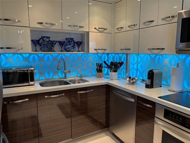 Building Photo - 9511 Collins Ave