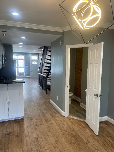 Building Photo - 3819 Mt Pleasant Ave