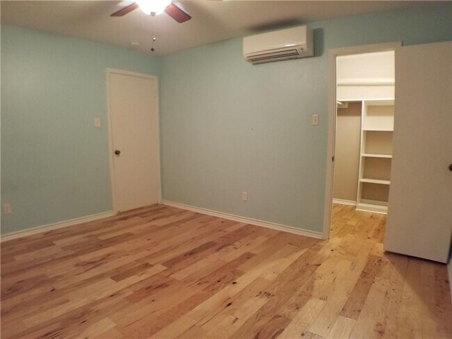 Building Photo - 6201 Highland Hills Dr