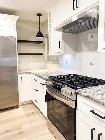 Building Photo - 722 E Strong Pkwy