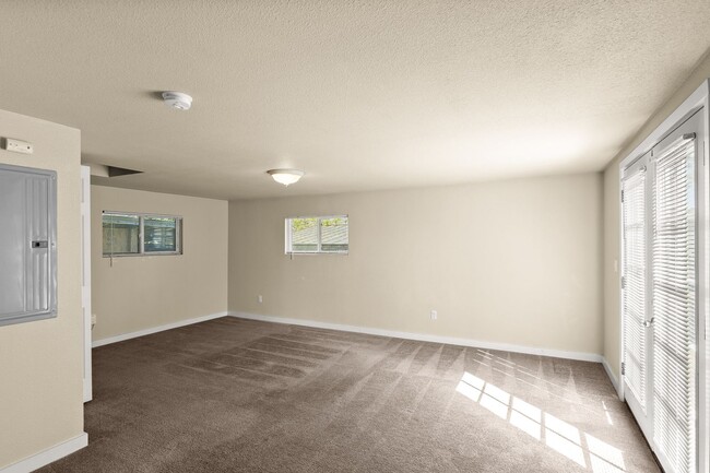 Building Photo - Single Family Ranch
