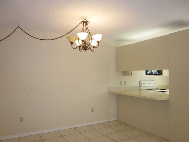 QUAIL RUN TOWNHOMES - 15419 E Pond Woods Dr Tampa FL 33618 | Apartment