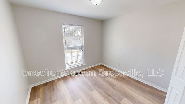 Building Photo - 407 Windy Meadow Way