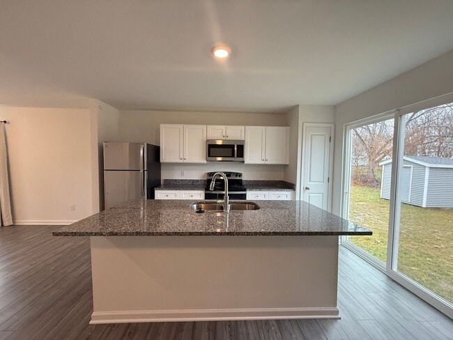 Building Photo - Modern 3-Bedroom Home with 1.5 Baths