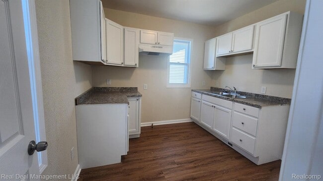 Building Photo - 43 Dwight Ave