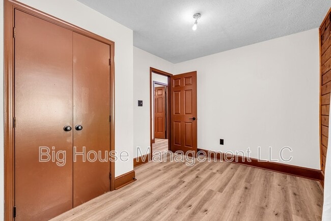 Building Photo - 1155 Old Linden Rd