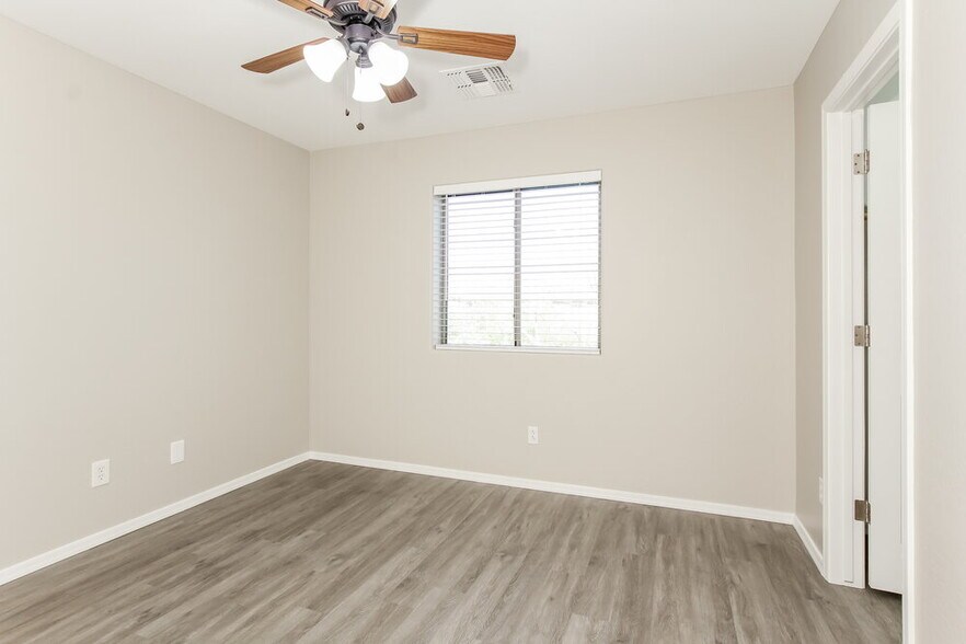 Building Photo - 10225 W Camelback Rd