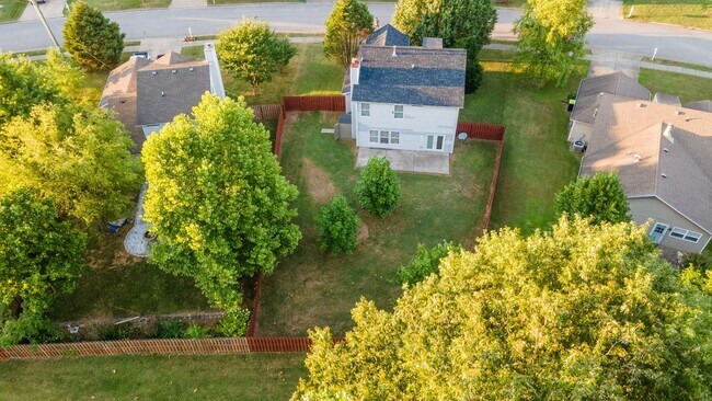 Building Photo - **BE THE LUCKY ONE TO LIVE IN THIS UPDATED NASHVILLE/ BELLEVUE HOME**