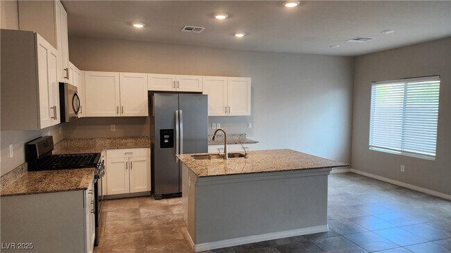 Building Photo - 7858 Morganite Ave